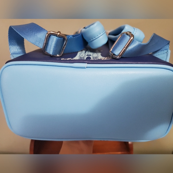 Loungefly Exclusive glow in the dark cinderella castle backpack - Picture 8 of 8